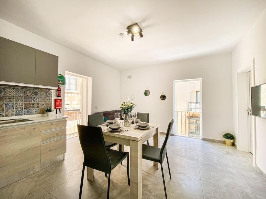 Lovely 1- Bedroom Apartment In Floriana Bagian luar foto